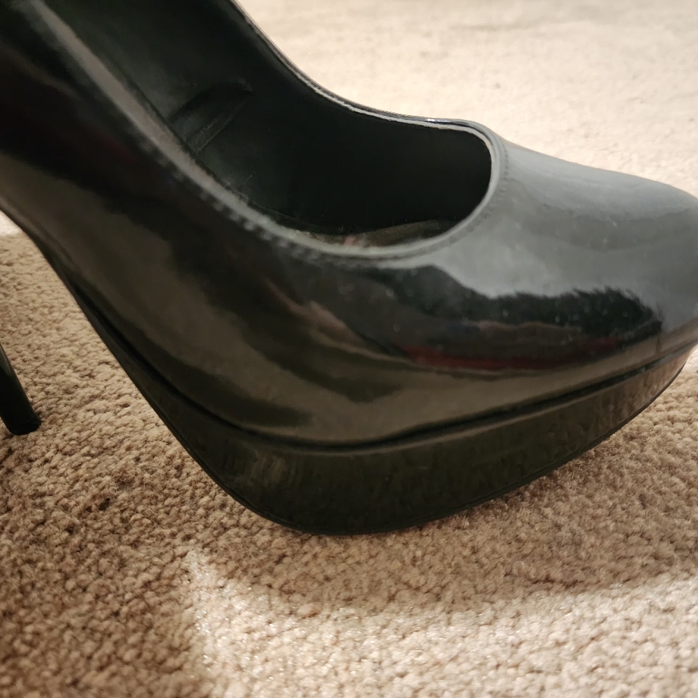 High Heels - Picture 4 of 5